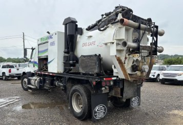 2014 Freightliner 108sd - $79,995
