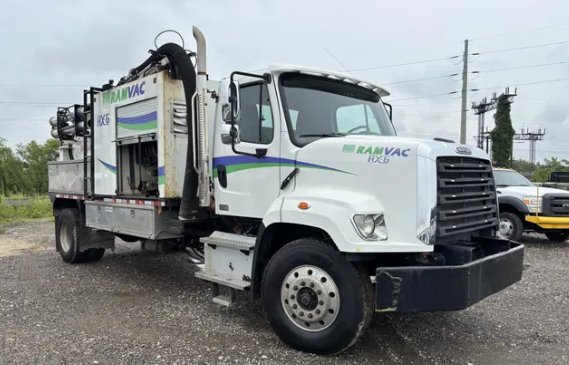 2014 Freightliner 108sd - $79,995
