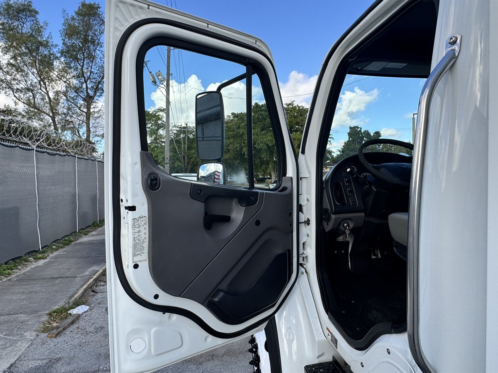 2014 Freightliner M2 - $25,995