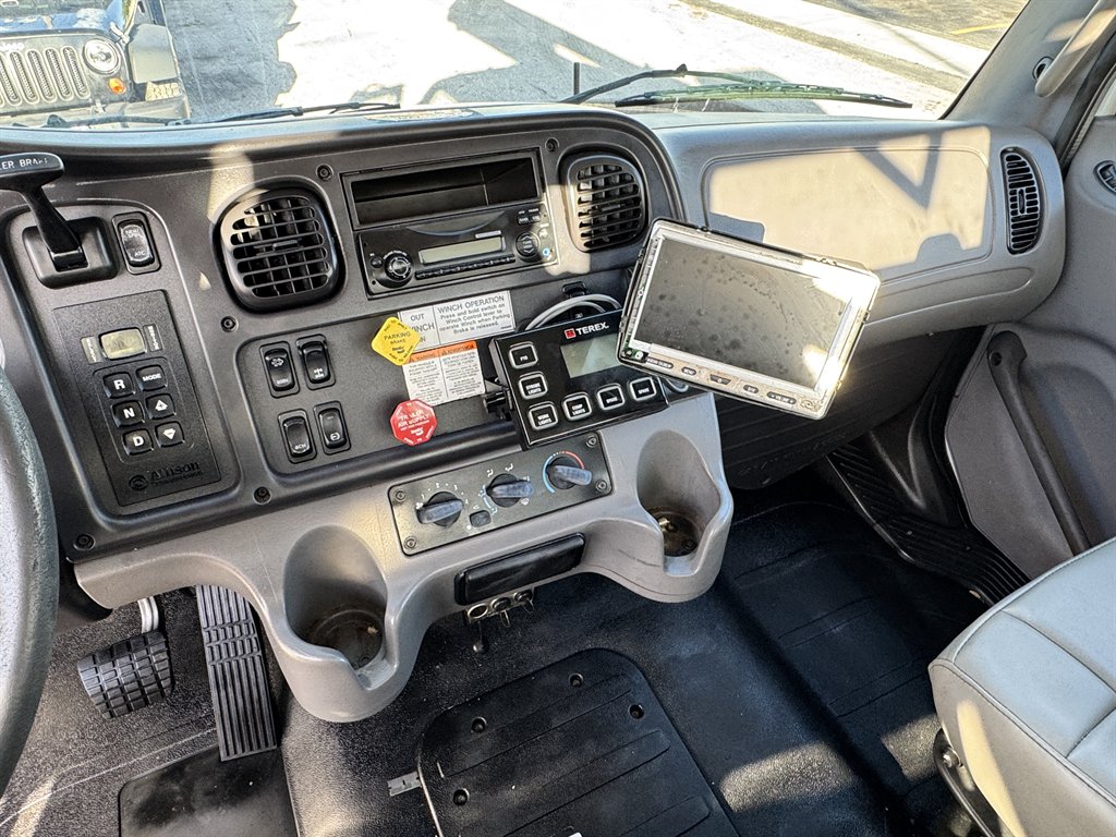 2015 Freightliner M2 - $36,995