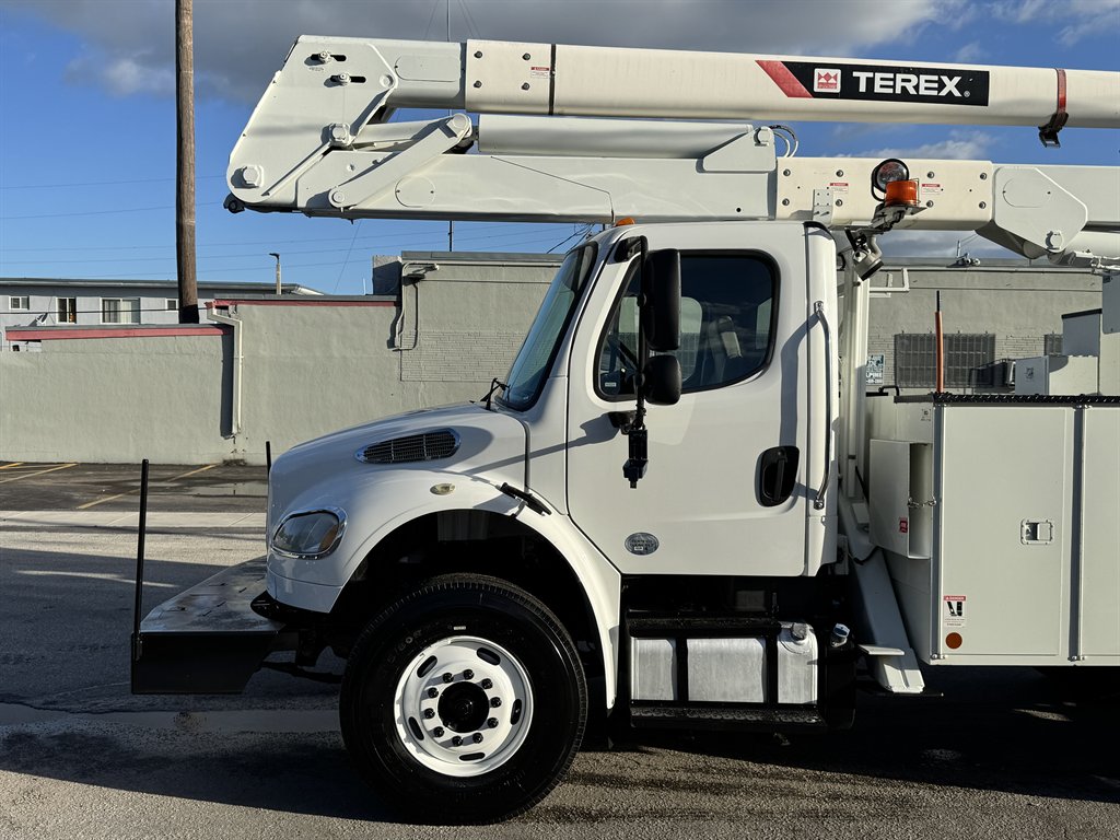 2015 Freightliner M2 - $36,995