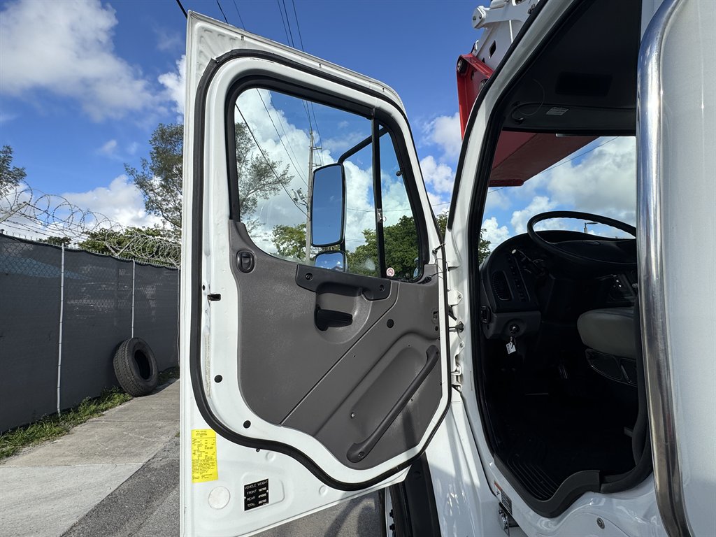 2015 Freightliner M2 - $165,995