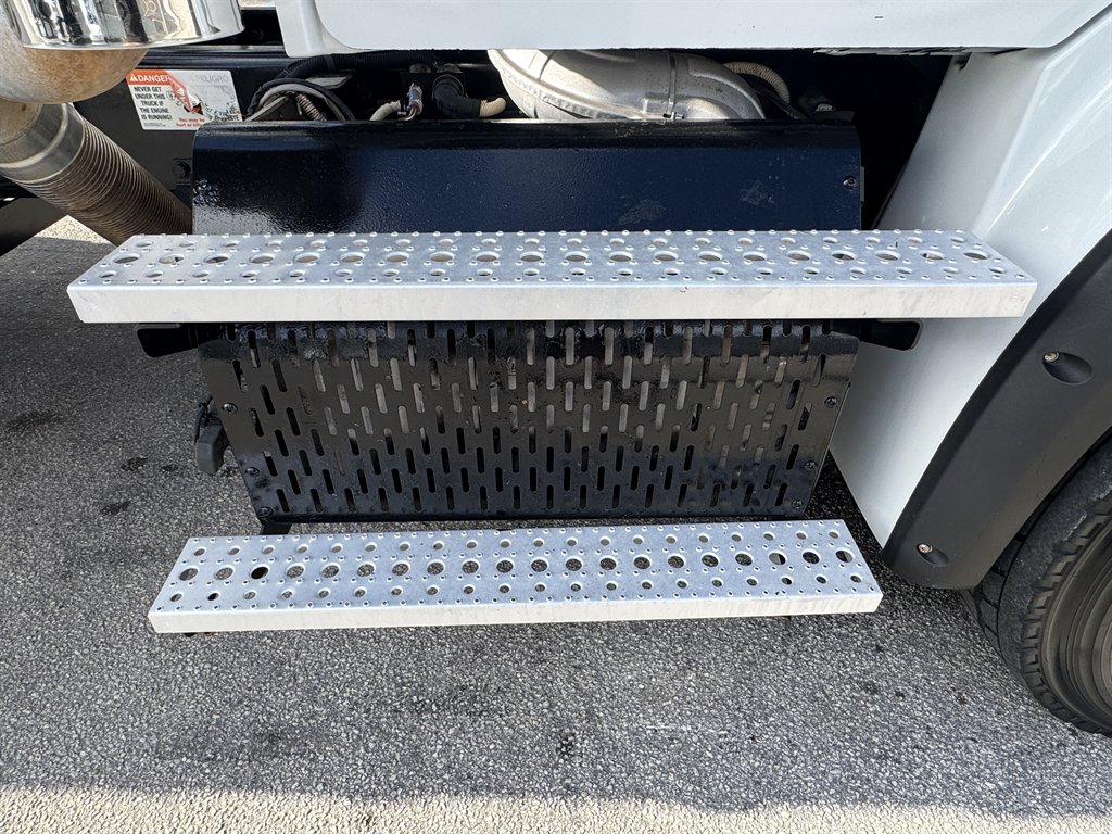 2015 Freightliner M2 - $165,995