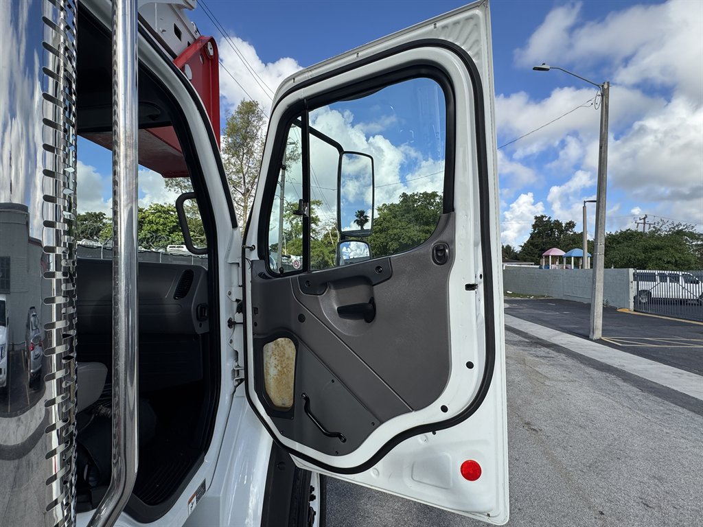 2015 Freightliner M2 - $165,995