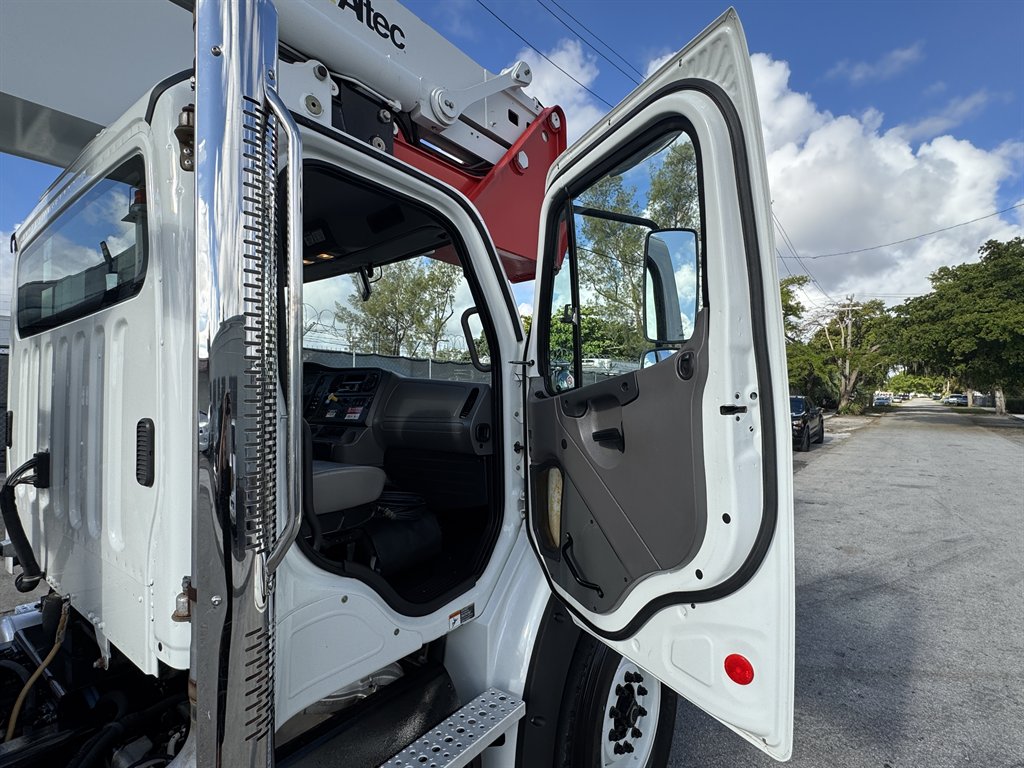 2015 Freightliner M2 - $165,995