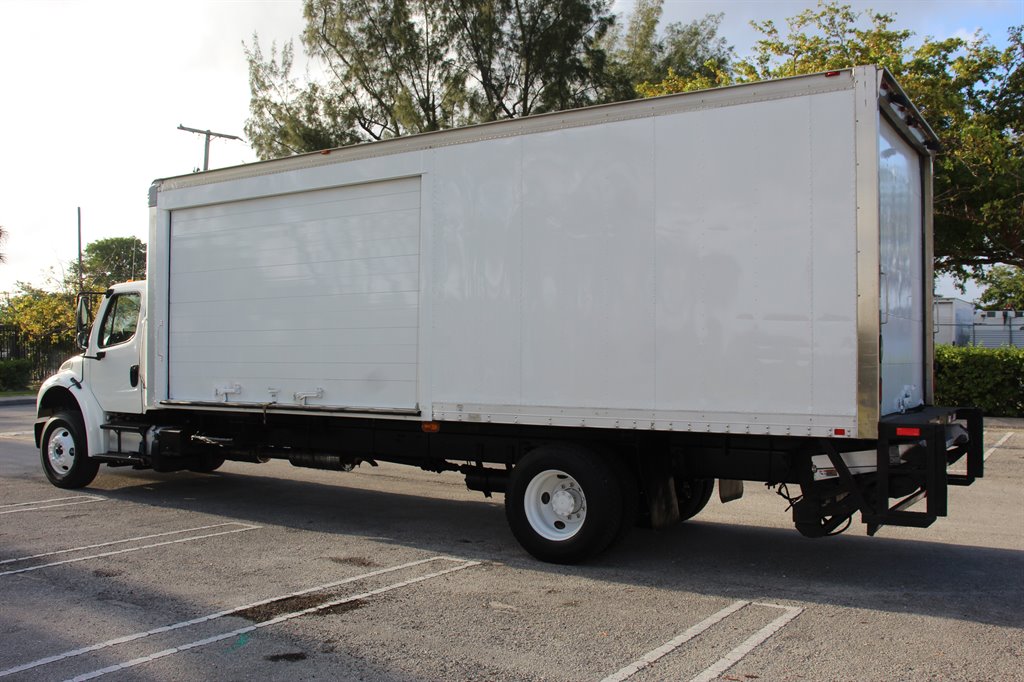 2015 Freightliner M2 106 26' BOX W Liftgate photo