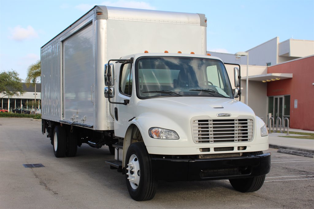 2015 Freightliner M2 106 26' BOX W Liftgate