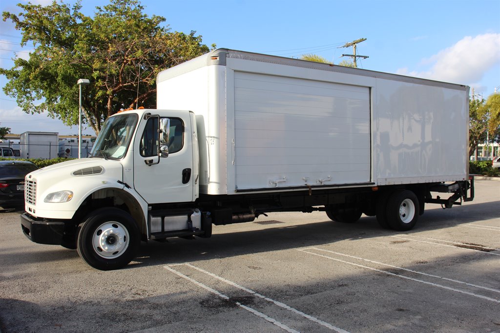 2015 Freightliner M2 106 26' BOX W Liftgate photo