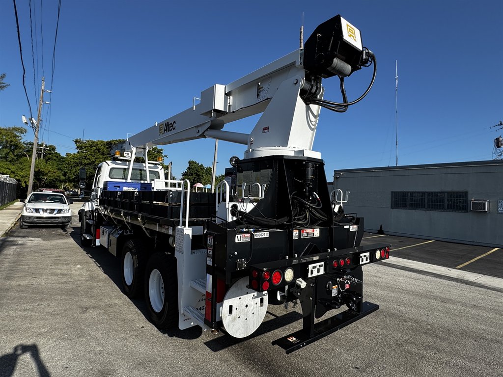 2015 Freightliner 108sd - $119,995