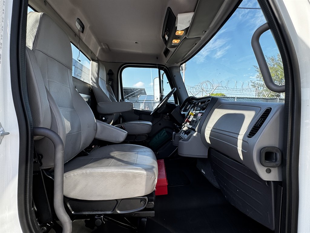 2015 Freightliner 108sd - $119,995