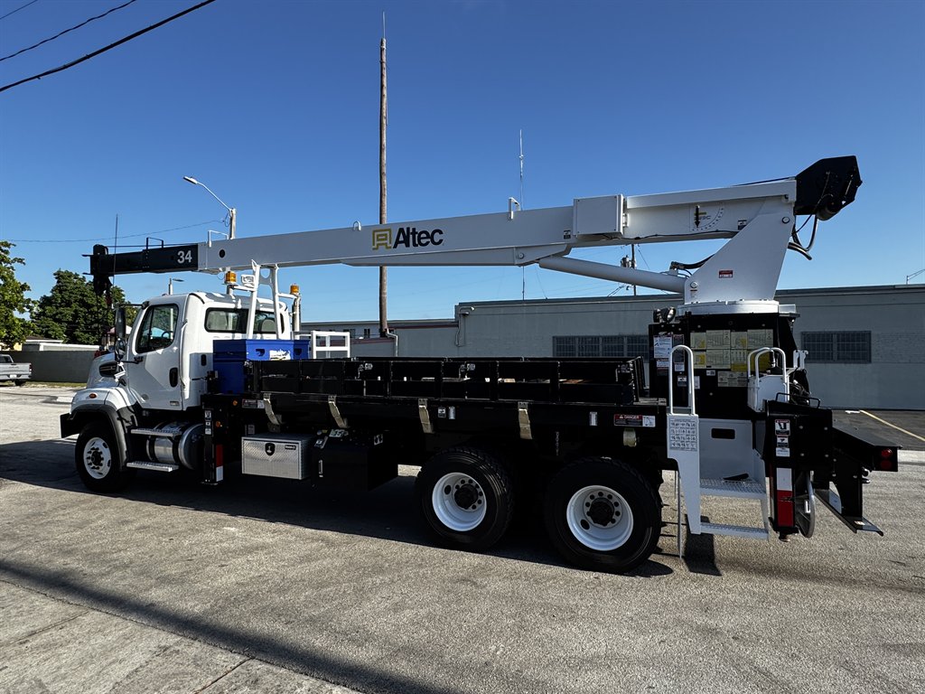 2015 Freightliner 108sd - $119,995