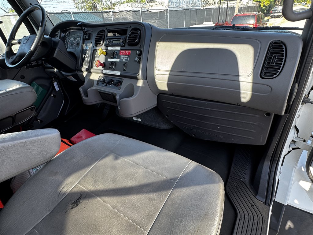 2015 Freightliner 108sd - $119,995