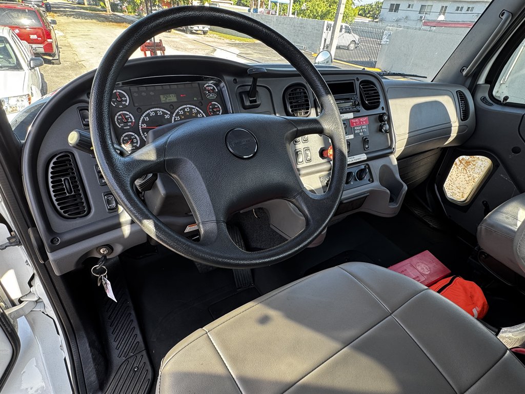 2015 Freightliner 108sd - $119,995