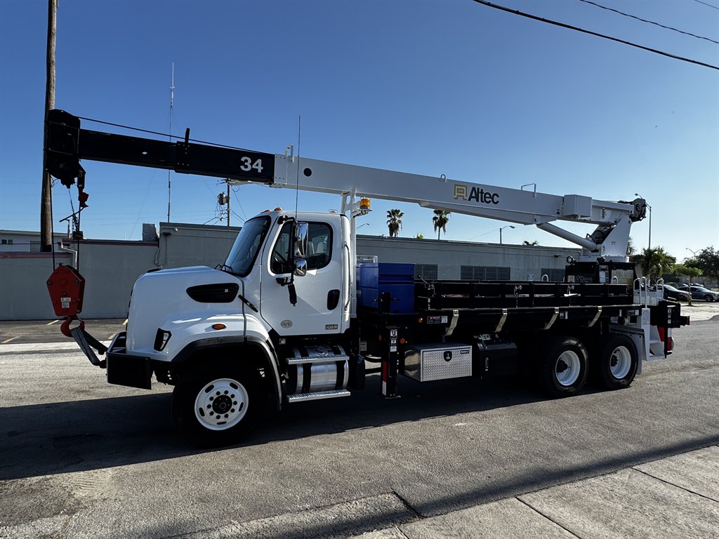 2015 Freightliner 108sd - $119,995