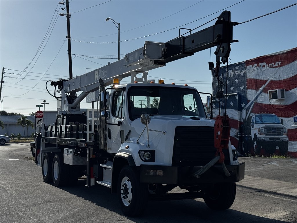 2015 Freightliner 108sd - $119,995