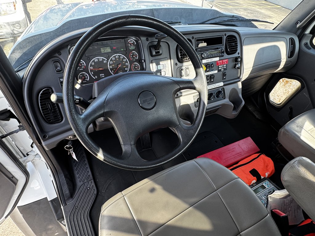 2015 Freightliner 108sd - $119,995