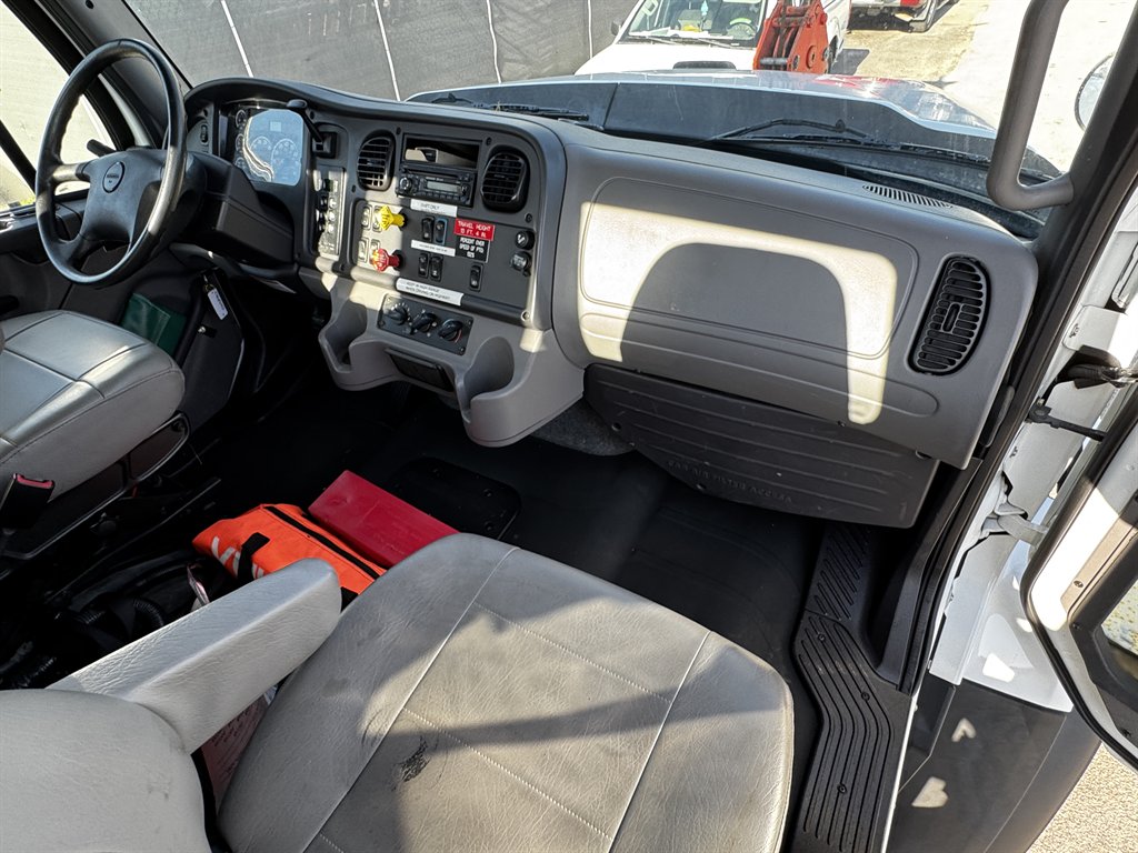 2015 Freightliner 108sd - $119,995