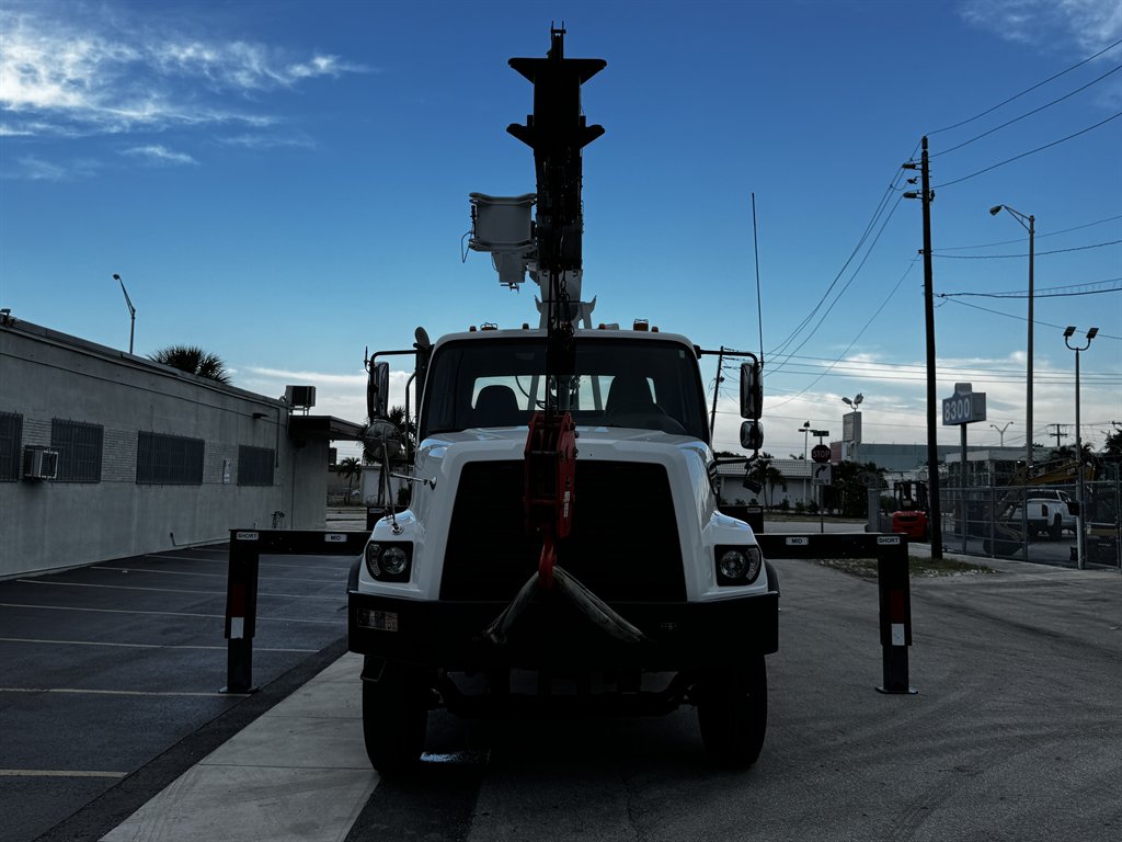 2015 Freightliner 108sd - $119,995