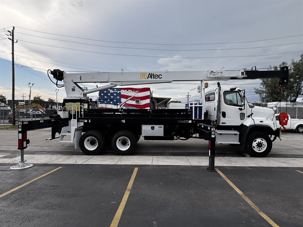 2015 Freightliner 108sd - $119,995