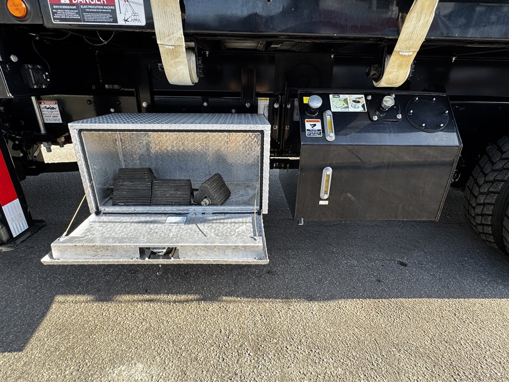 2015 Freightliner 108sd - $119,995