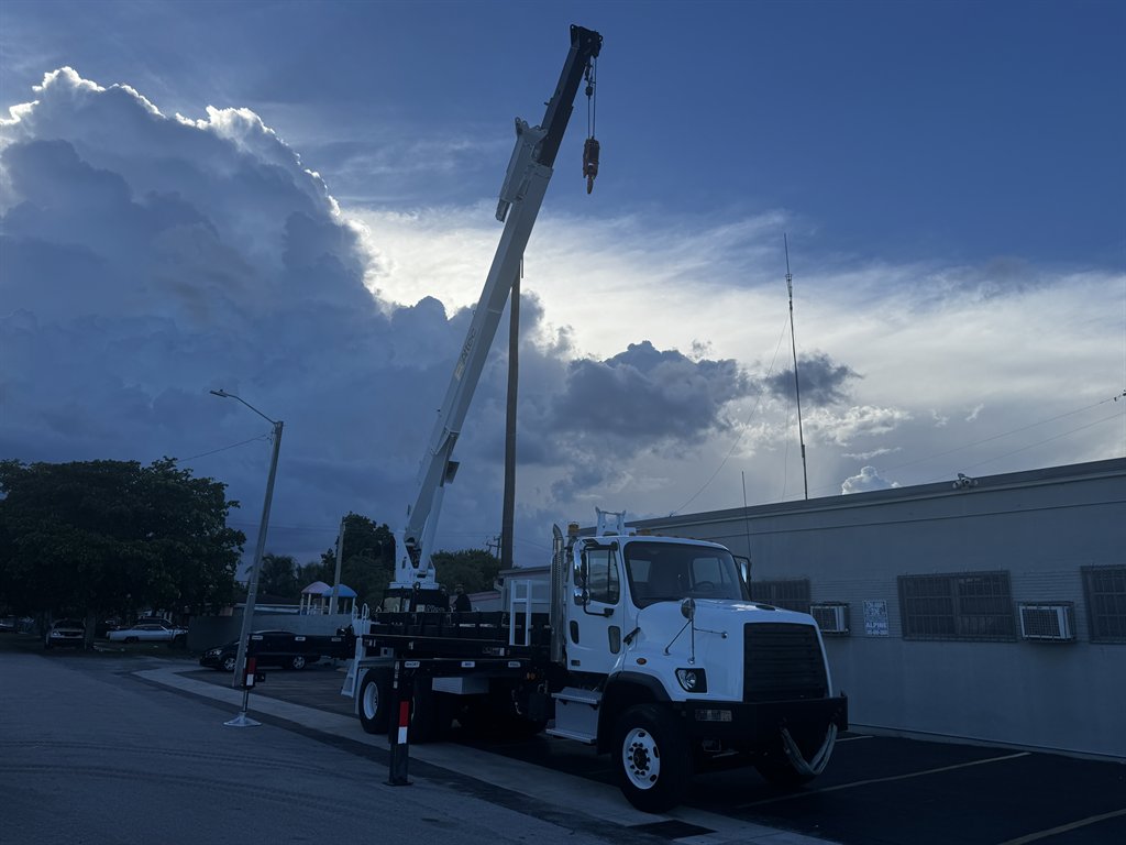 2015 Freightliner 108sd - $119,995