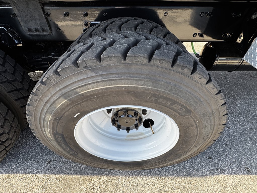 2015 Freightliner 108sd - $119,995