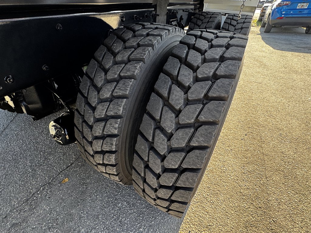 2015 Freightliner 108sd - $119,995