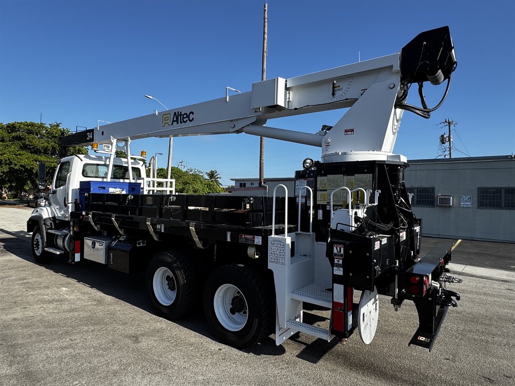 2015 Freightliner 108sd - $119,995