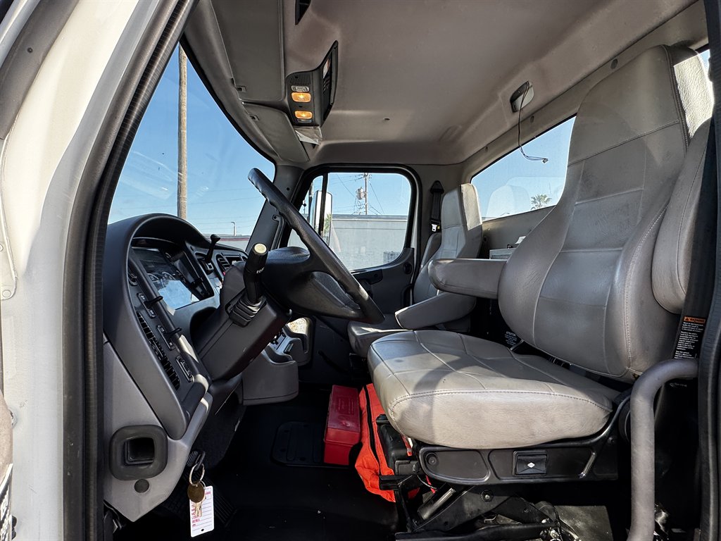 2015 Freightliner 108sd - $119,995
