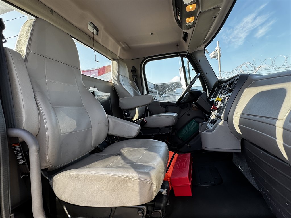 2015 Freightliner 108sd - $119,995