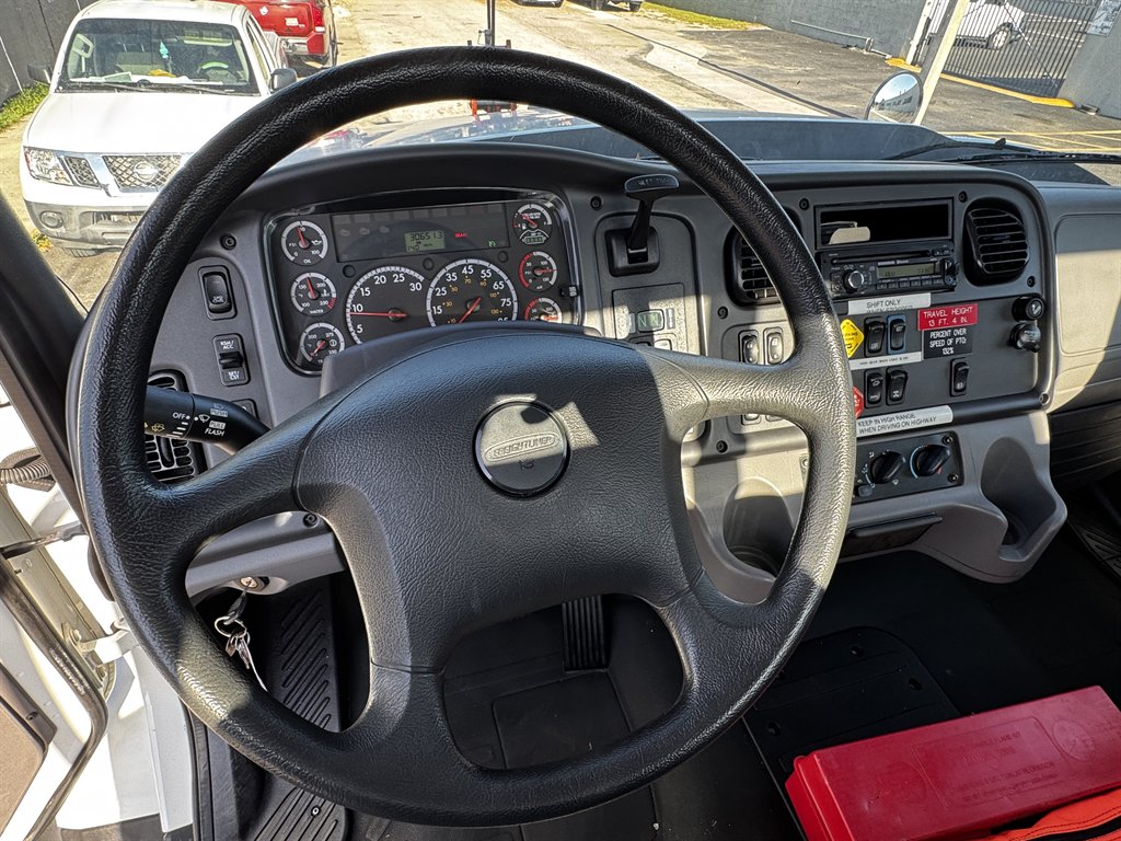 2015 Freightliner 108sd - $119,995