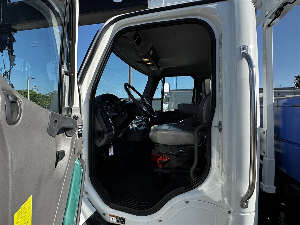 2015 Freightliner 108sd - $119,995