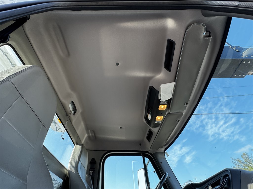 2015 Freightliner 108sd - $119,995