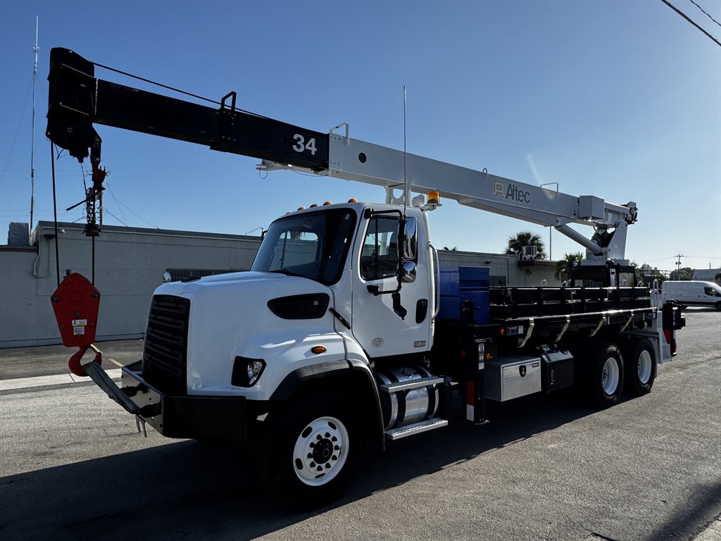 2015 Freightliner 108sd - $119,995