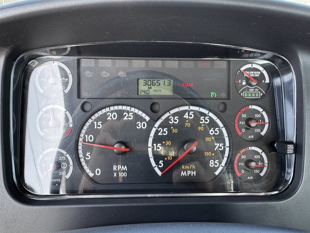2015 Freightliner 108sd - $119,995