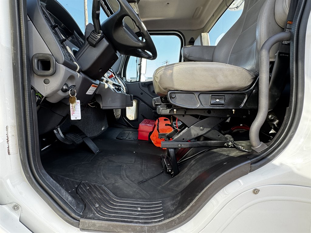 2015 Freightliner 108sd - $119,995