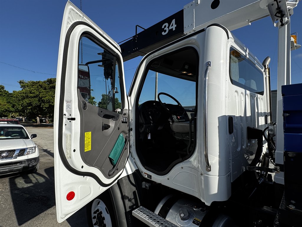 2015 Freightliner 108sd - $119,995