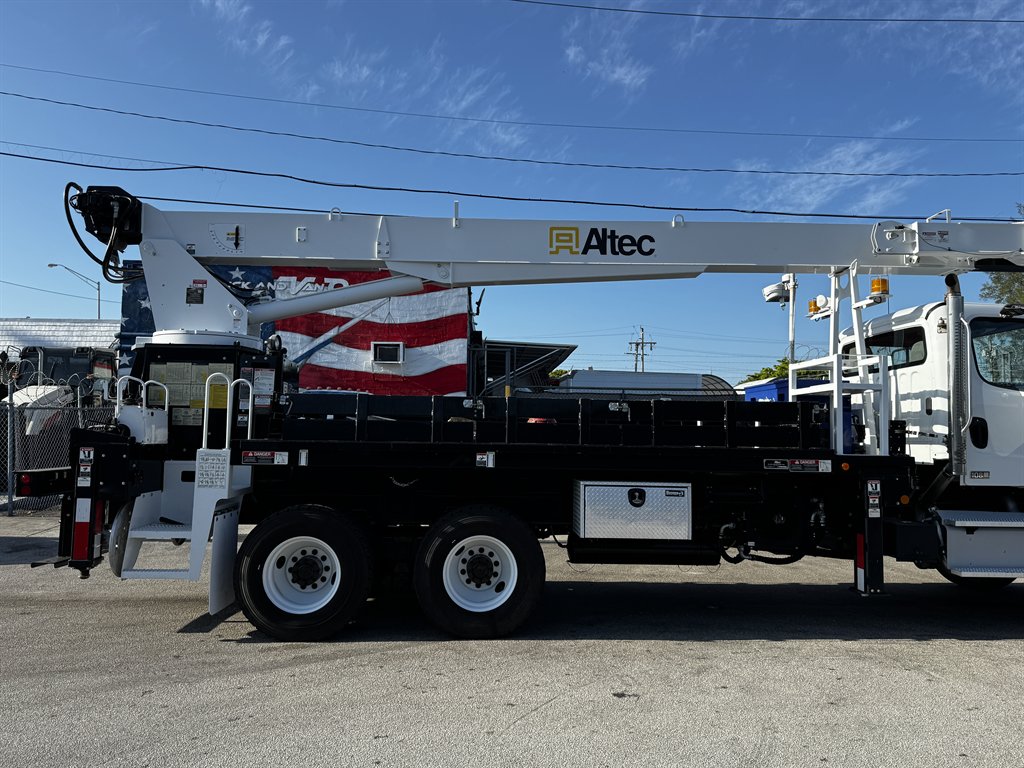 2015 Freightliner 108sd - $119,995