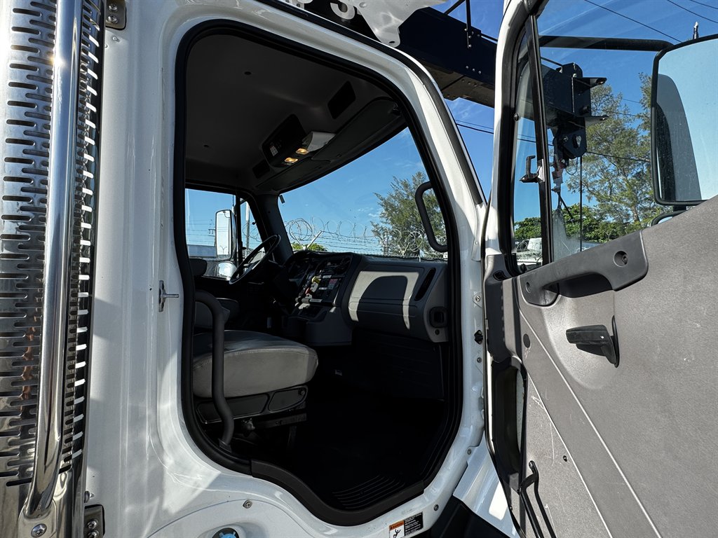 2015 Freightliner 108sd - $119,995