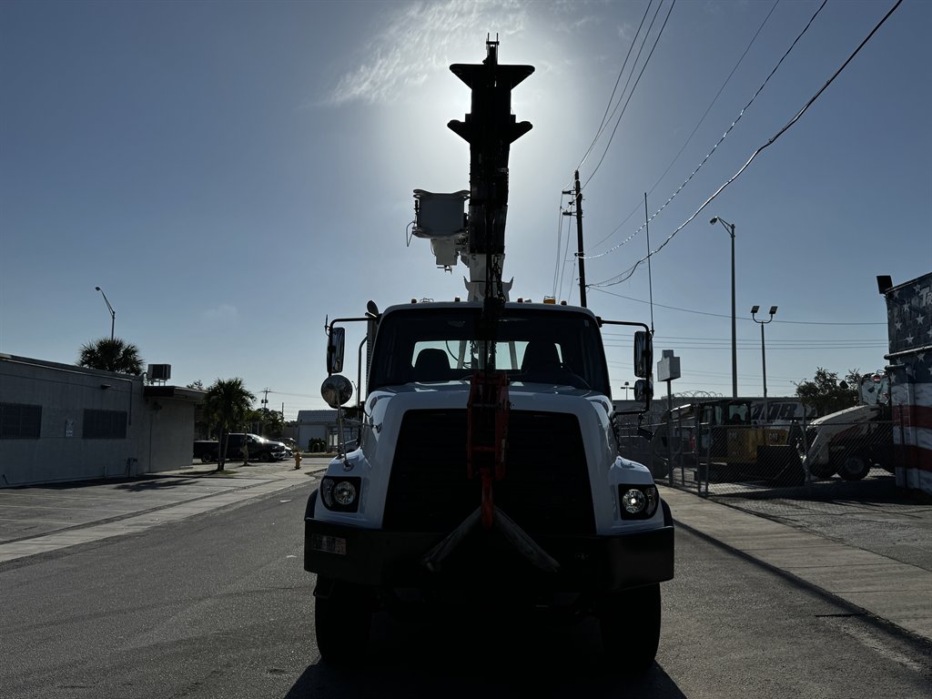 2015 Freightliner 108sd - $119,995