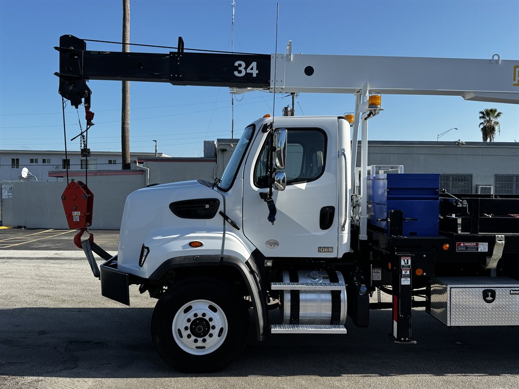 2015 Freightliner 108sd - $119,995
