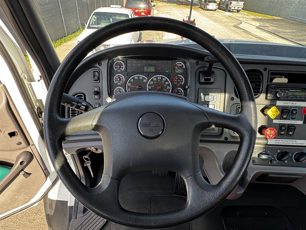 2015 Freightliner 108sd - $119,995