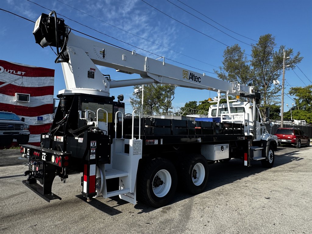 2015 Freightliner 108sd - $119,995