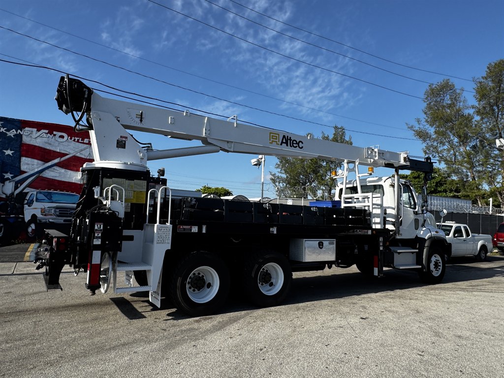 2015 Freightliner 108sd - $119,995