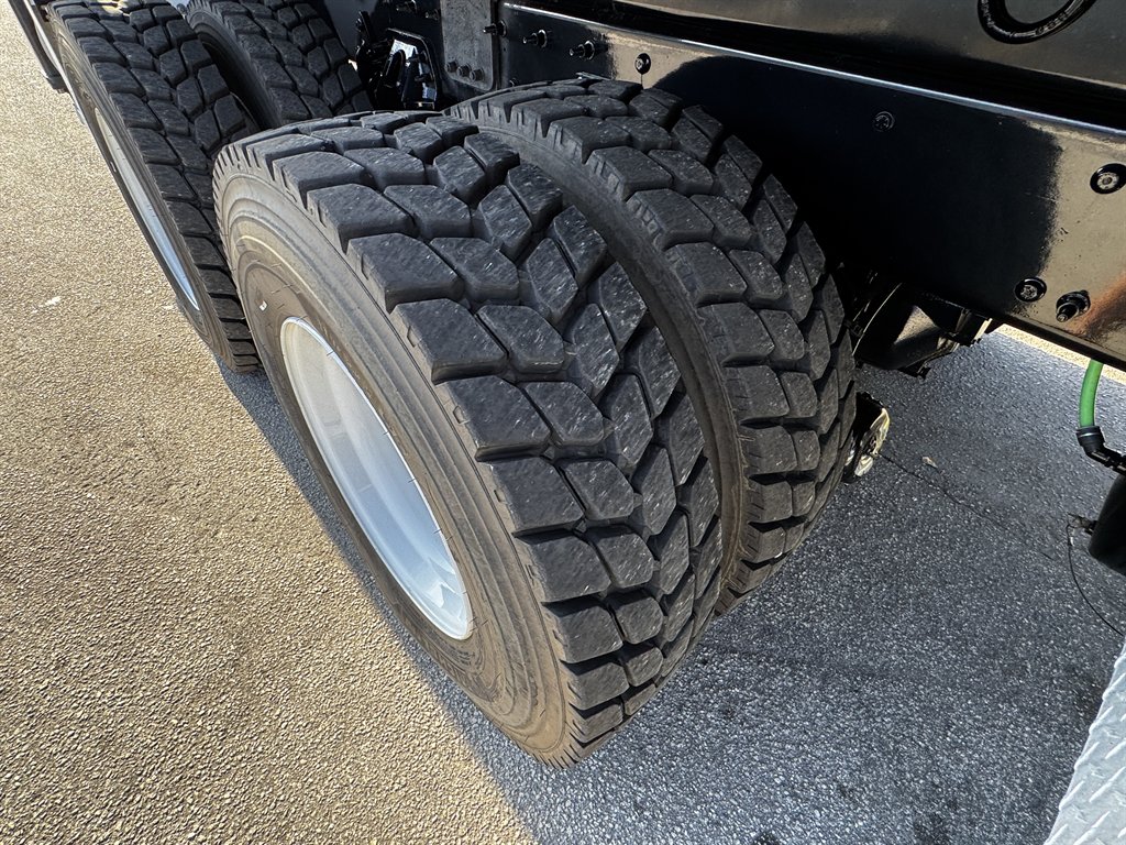 2015 Freightliner 108sd - $119,995