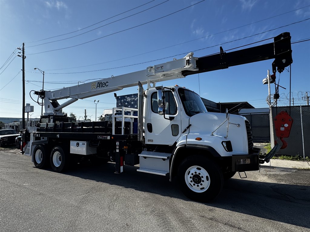 2015 Freightliner 108sd - $119,995