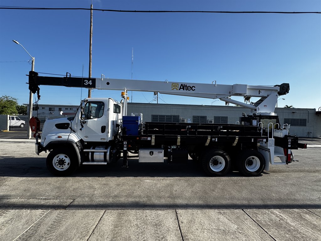 2015 Freightliner 108sd - $119,995