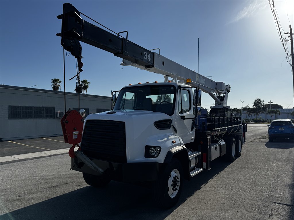 2015 Freightliner 108sd - $119,995
