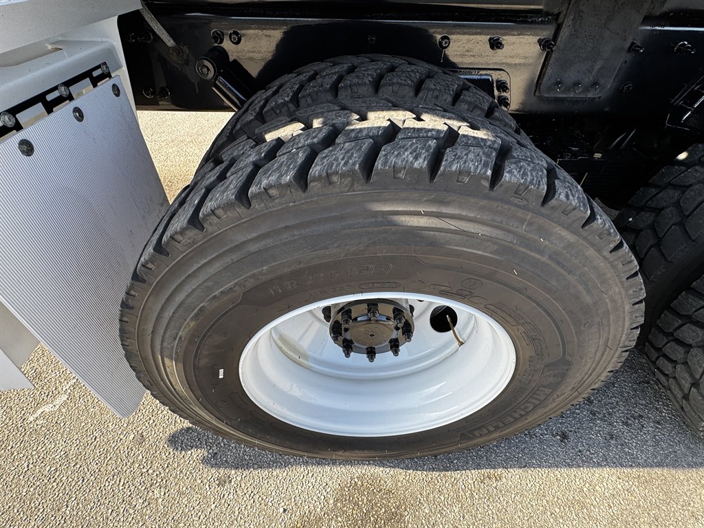 2015 Freightliner 108sd - $119,995