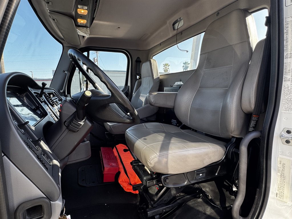 2015 Freightliner 108sd - $119,995